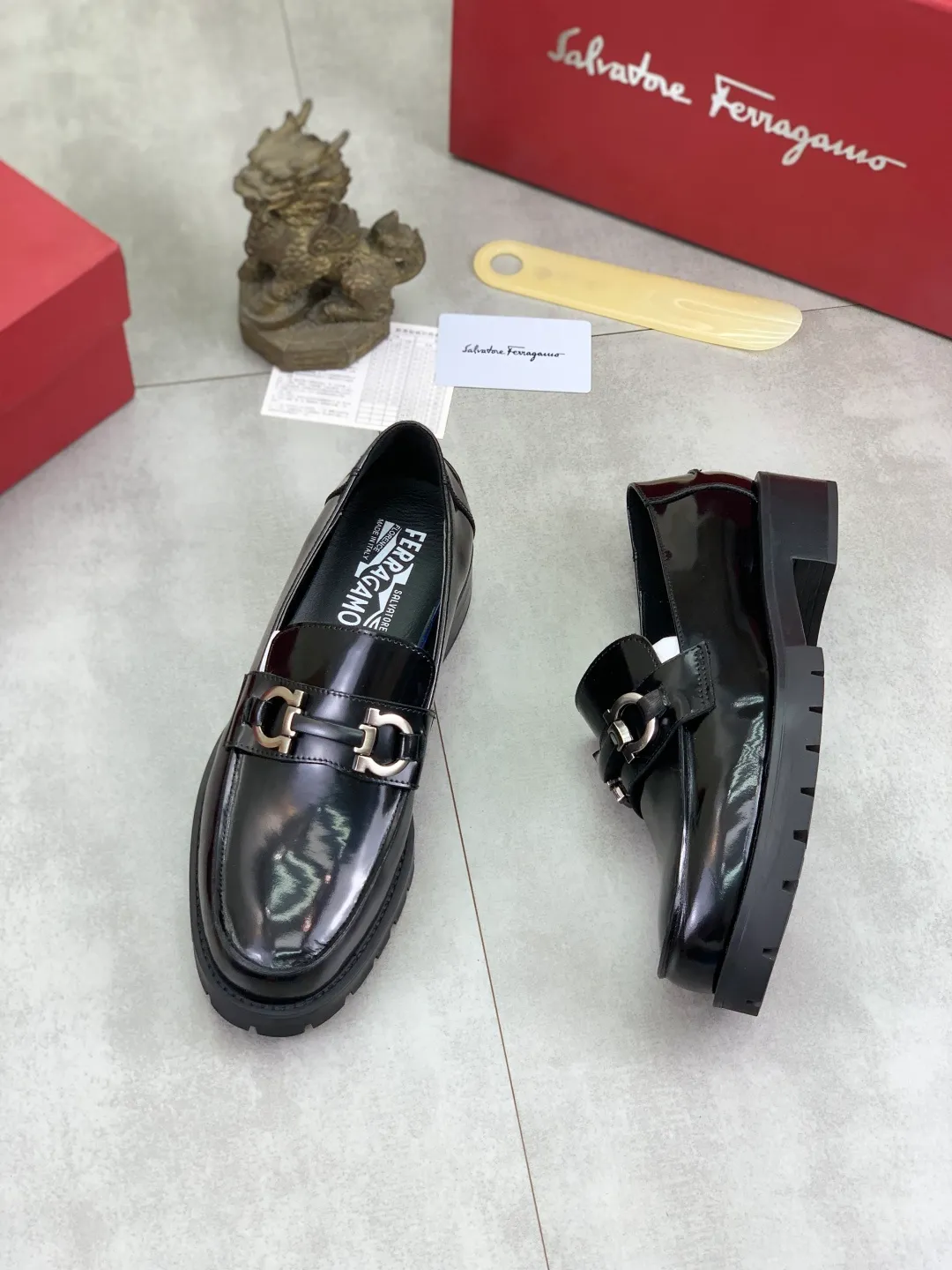 Men's Men's Shoes 💰P480💰[New Style] Water-dyed Niuli 🆘[Salvatore Ferragamo] Ferragamo's latest casual business leather shoes for men! Listed simultaneously! The fabric is made of specially imported original calfskin, and the interior is made of imported water-dyed cowhide. It is absolutely luxurious and leads the fashion trend. Matching code: 38-44 (45 and 46 can be customized) Multiple colors available